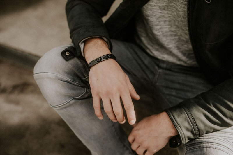 Lunavit Herren Magnetarmband als sportliches und stylisches Accessoire zu jedem Outfit